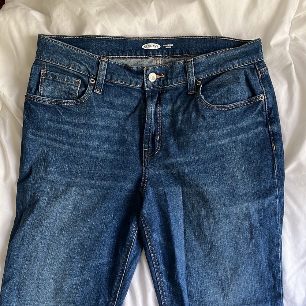 Old Navy Mid Rise Boyfriend Straight Jeans - Picture 3 of 6
